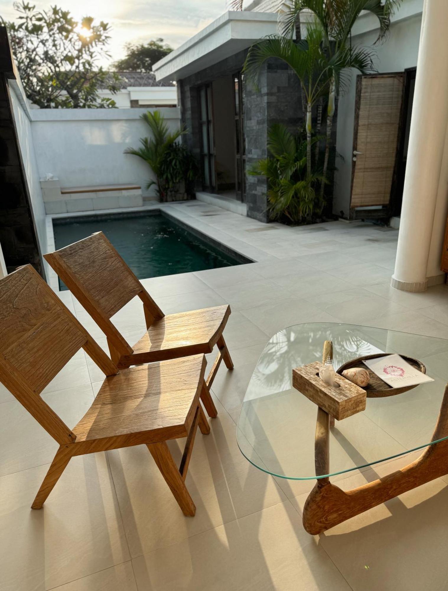 Aster Villa Seminyak Esterno foto